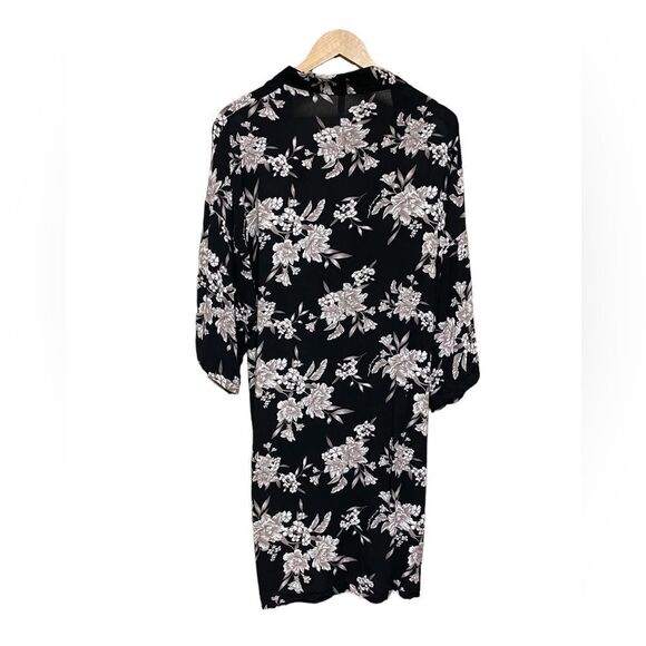 Spiritual Gangster Maya Kaftan Wrap Floral Black with Tie - Picture 3 of 8